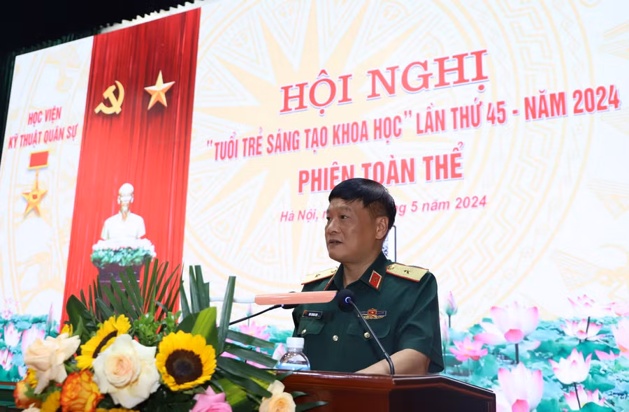 Thiếu tướng Mai Quang Huy - Phó Giám đốc Học viện phát biểu tại học viện.