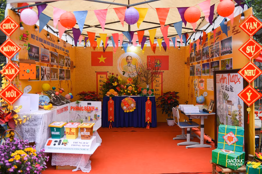 Thi trang trí trại với chủ đề “Sắc xuân Hà Nội”.
