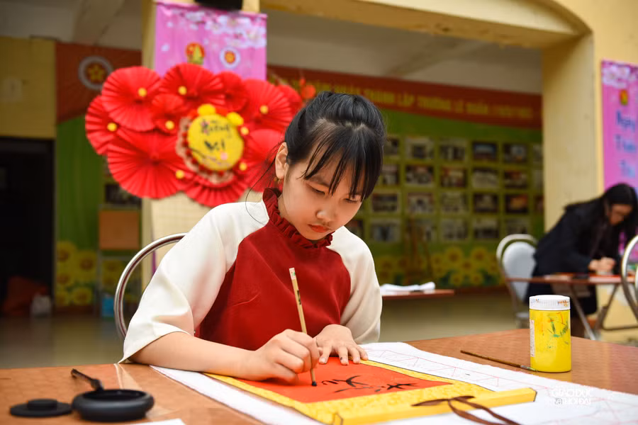 Thi viết thư pháp " Nét đẹp nghệ thuật trogn thư pháp Việt Nam".