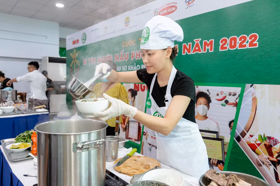 Chị Thương tại cuộc thi “Đi tìm người nấu phở ngon năm 2022”.