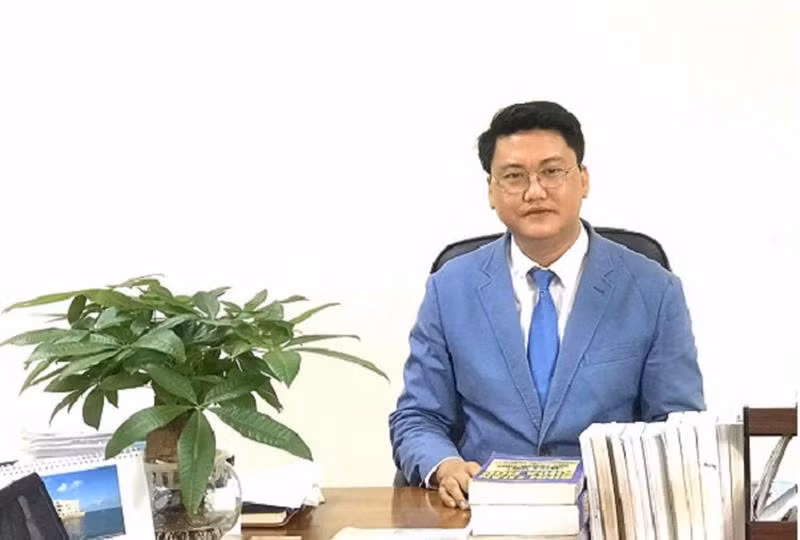Luật sư Hoàng Tùng (Văn phòng Luật sư Trung Hòa – Đoàn Luật sư TP. Hà Nội). Luật sư Hoàng Tùng (Văn phòng Luật sư Trung Hòa – Đoàn Luật sư TP. Hà Nội).