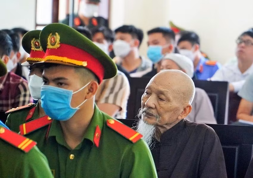 Bị cáo Lê Tùng Vân tại phiên xét xử ngày 30/6. Ảnh: PLO