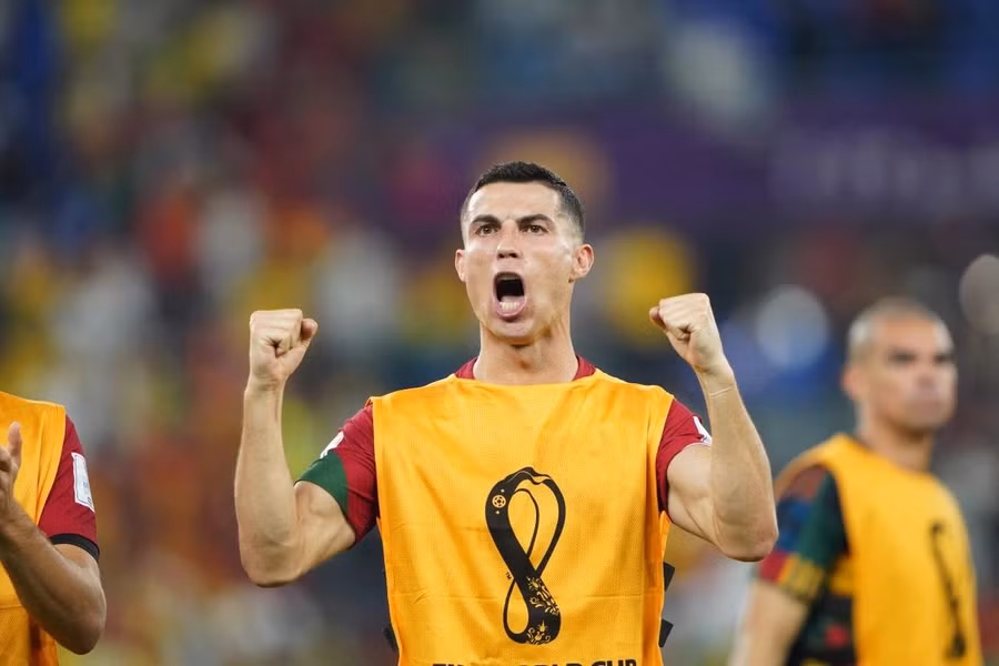 Cristiano Ronaldo ăn mừng sau chiến thắng của Bồ Đào Nha trước Ghana tại Sân vận động 974 ở Ras Abu Aboud, Doha. [Sorin Furcoi/Al Jazeera].