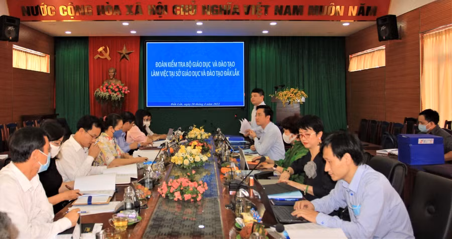 Đoàn công tác của Bộ GD&amp;ĐT làm việc với Sở GD&amp;ĐT Đắk Lắk.