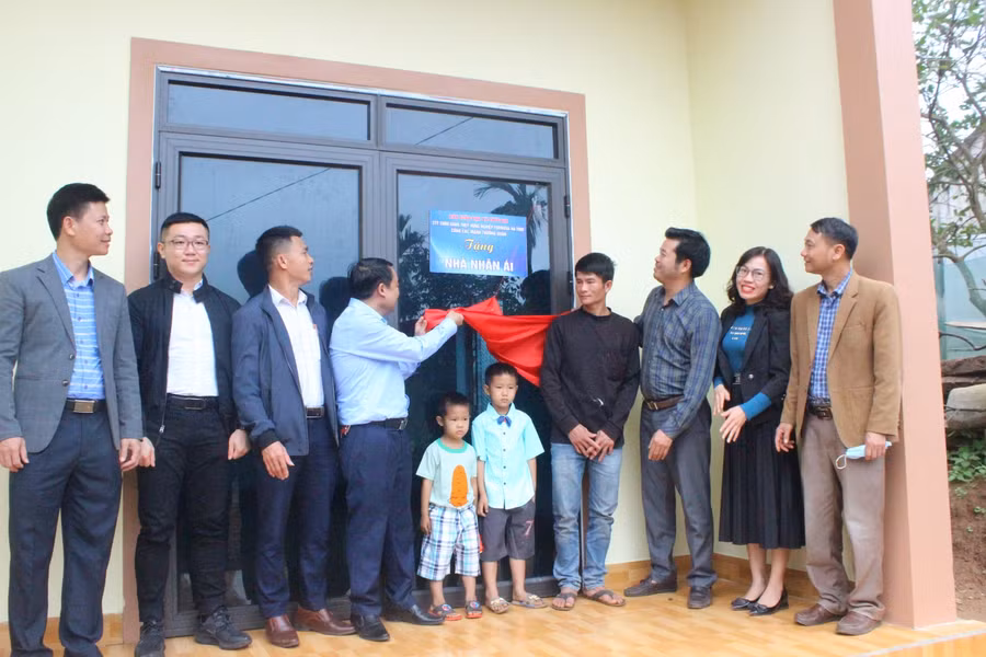 Hà Tĩnh: Bàn giao 3 ngôi nhà nhân ái đến học sinh khó khăn trước dịp Tết Nguyên đán