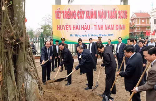 Thủ tướng dự Tết trồng cây