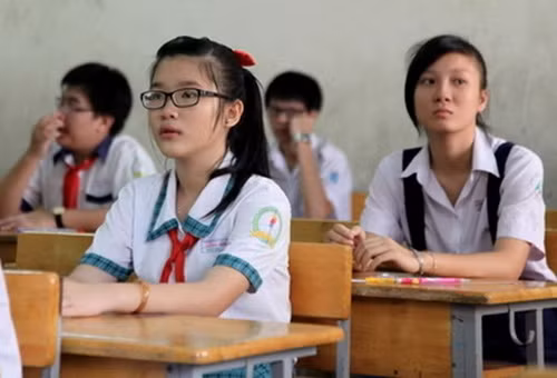 Công tác phân luồng học sinh sau trung học là một nhiệm vụ hết sức quan trọng, có ý nghĩa chiến lược lâu dài Công tác phân luồng học sinh sau trung học là một nhiệm vụ hết sức quan trọng, có ý nghĩa chiến lược lâu dài
