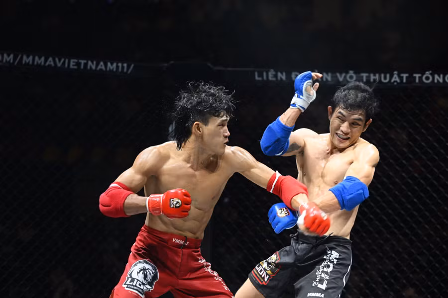 Duy Nhất áp đảo đối thủ từ những giây đầu tiên.