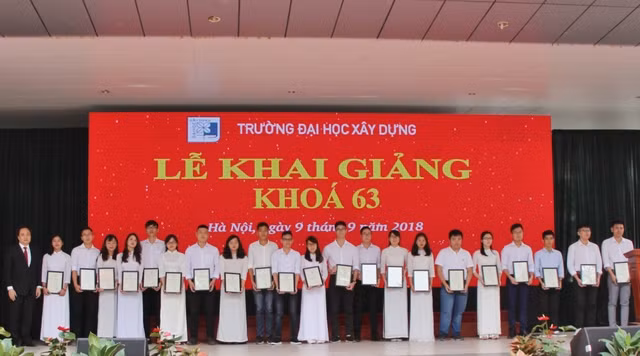 Khoá sinh sinh viên thứ 63 với đầy vinh dự và trách nhiệm Khoá sinh sinh viên thứ 63 với đầy vinh dự và trách nhiệm