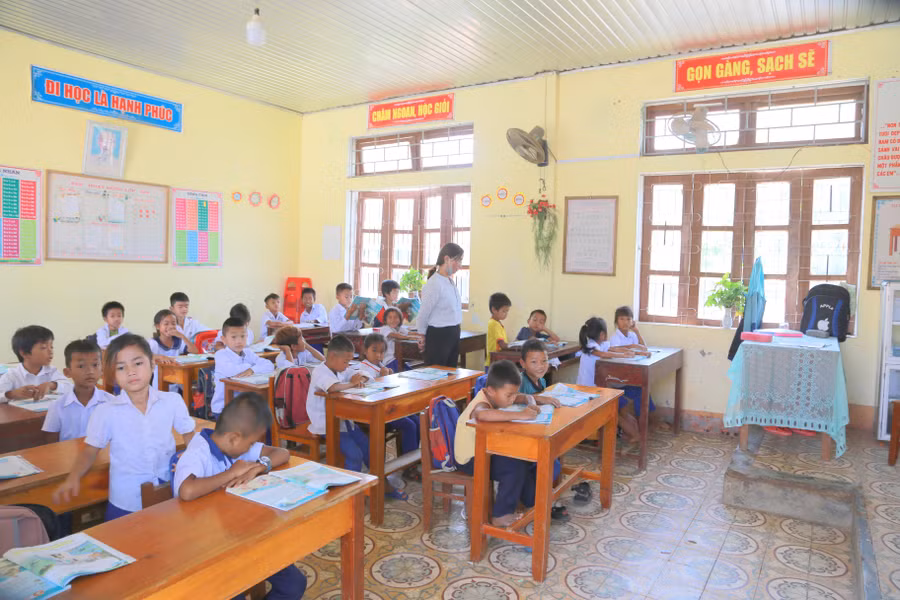 Tỷ lệ trường học đạt chuẩn quốc gia vẫn còn thấp.