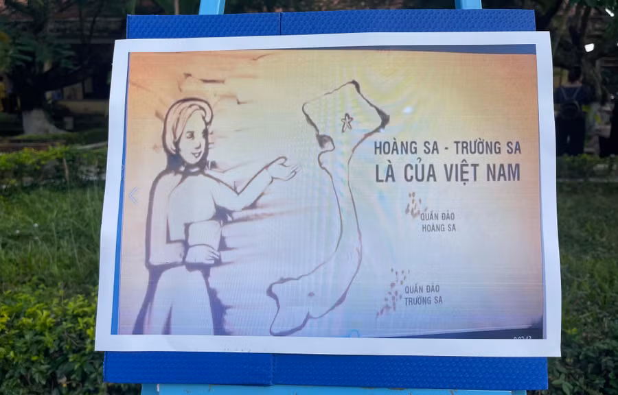 Tranh vẽ của học sinh về biển, đảo. Tranh vẽ của học sinh về biển, đảo.