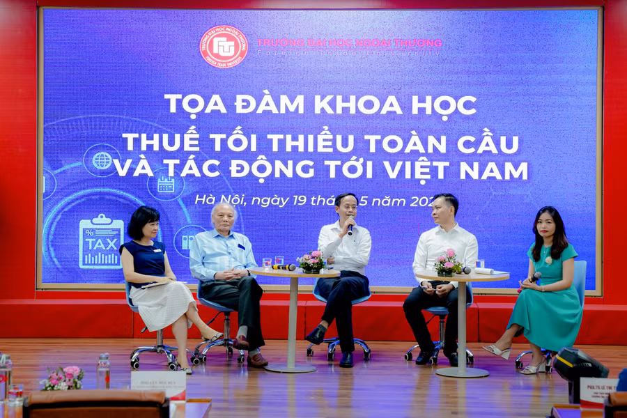 Cuộc tọa đàm đã thu hút gần 200 đại biểu đại diện các tổ chức, cơ quan, hiệp hội, các trường đại học. Cuộc tọa đàm đã thu hút gần 200 đại biểu đại diện các tổ chức, cơ quan, hiệp hội, các trường đại học.