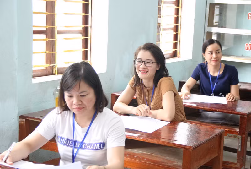 Cán bộ chấm thi môn Ngữ văn Cán bộ chấm thi môn Ngữ văn