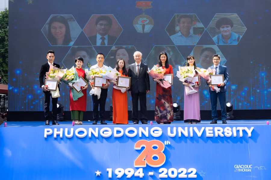 Vinh danh 8 giảng viên được Bộ Giáo dục và Đào tạo tặng kỷ niệm chương ‘ Vì sự nghiệp giáo dục’. Vinh danh 8 giảng viên được Bộ Giáo dục và Đào tạo tặng kỷ niệm chương ‘ Vì sự nghiệp giáo dục’.
