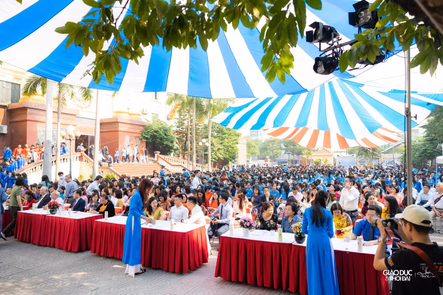 Trong ngày 24/10 hàng ngàn sinh viên, giảng viên của nhà trường đã có mặt tại sân trường Đại học Phương Đông để tham dự lễ khai giảng năm học mới 2022-2023. Trong ngày 24/10 hàng ngàn sinh viên, giảng viên của nhà trường đã có mặt tại sân trường Đại học Phương Đông để tham dự lễ khai giảng năm học mới 2022-2023.
