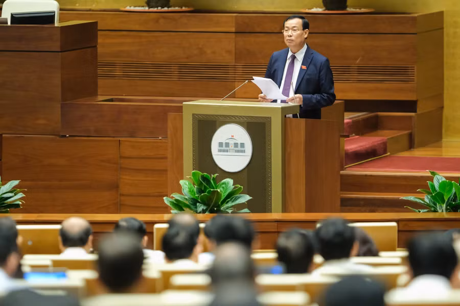 Chủ nhiệm Ủy ban Quốc phòng và An ninh của Quốc hội Lê Tấn Tới trình bày Báo cáo giải trình, tiếp thu, chỉnh lý dự thảo Luật Cảnh sát cơ động.