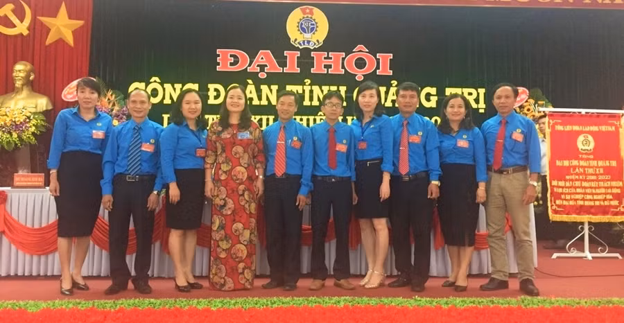 Đội ngũ cán bộ Sở GD&amp;ĐT Quảng Trị và các nhà giáo tham gia Đại hội Công đoàn tỉnh Quảng Trị.
