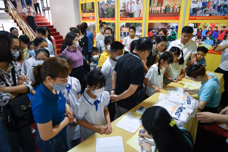 Sau 3 vòng thi, vượt qua gần 8.000 thí sinh tham dự, 108 học sinh đã xuất sắc bước vào vòng thi Đặc Biệt. Sau 3 vòng thi, vượt qua gần 8.000 thí sinh tham dự, 108 học sinh đã xuất sắc bước vào vòng thi Đặc Biệt.