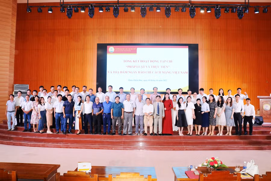 Nhà trường có nhiều phòng thực hành, hội trường, phòng hội thảo, phòng làm việc, thư viện, trung tâm thông tin thư viện. Có 26 phòng học từ 50-100 chỗ và 14 phòng học từ 100-200 chỗ. Trong thời gian tới sẽ xây dựng các hệ thống phòng học thông minh, phòng học đa phương tiện, nhà ở chuyên gia và giảng viên thỉnh giảng.