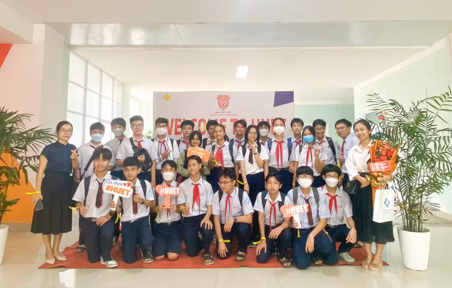Nhiều hoạt động trải nghiệm dành cho học sinh. Nhiều hoạt động trải nghiệm dành cho học sinh.