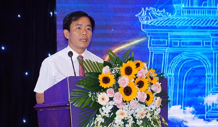 Chủ tịch UBND tỉnh Thừa Thiên - Huế - Nguyễn Văn Phương phát biểu tại lễ khai mạc. Chủ tịch UBND tỉnh Thừa Thiên - Huế - Nguyễn Văn Phương phát biểu tại lễ khai mạc.