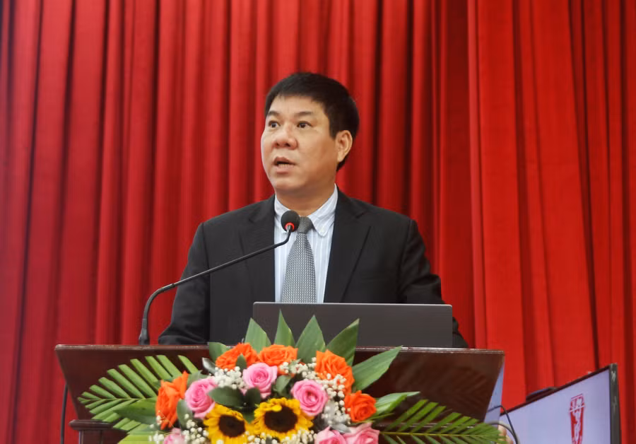 PGS.TS. Huỳnh Văn Chương, Bí thư Đảng ủy, Chủ tịch Hội đồng Đại học Huế phát biểu tại Hội thảo (Ảnh: Đại Dương). PGS.TS. Huỳnh Văn Chương, Bí thư Đảng ủy, Chủ tịch Hội đồng Đại học Huế phát biểu tại Hội thảo (Ảnh: Đại Dương).
