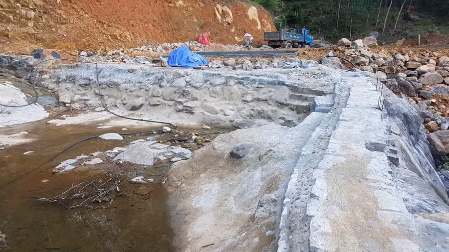 Để xảy ra công trình xây dựng trái phép trên trách nhiệm chính thuộc về chính quyền địa phương. Để xảy ra công trình xây dựng trái phép trên trách nhiệm chính thuộc về chính quyền địa phương.