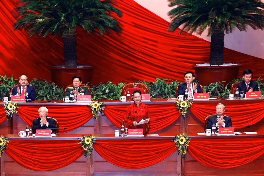 Đồng chí Nguyễn Thị Kim Ngân, Uỷ viên Bộ Chính trị khoá XII, Chủ tịch Quốc hội nước Cộng hoà xã hội chủ nghĩa Việt Nam thay mặt Đoàn Chủ tịch và toàn thể Đại hội cảm ơn các chính đảng, tổ chức và bạn bè quốc tế đã gửi điện, thư chúc mừng Đảng Cộng sản Việt Nam và Đại hội XIII của Đảng.