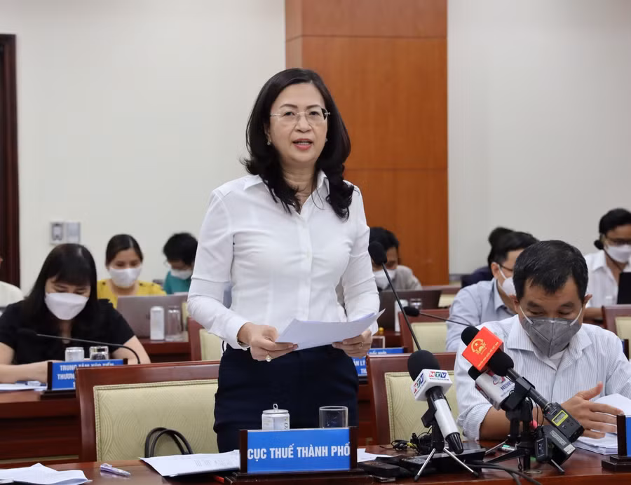 Bà Nguyễn Thị Bích Hạnh (Phó Cục trưởng Cục Thuế TP. Hồ Chí Minh) thông tin tại buổi họp báo.