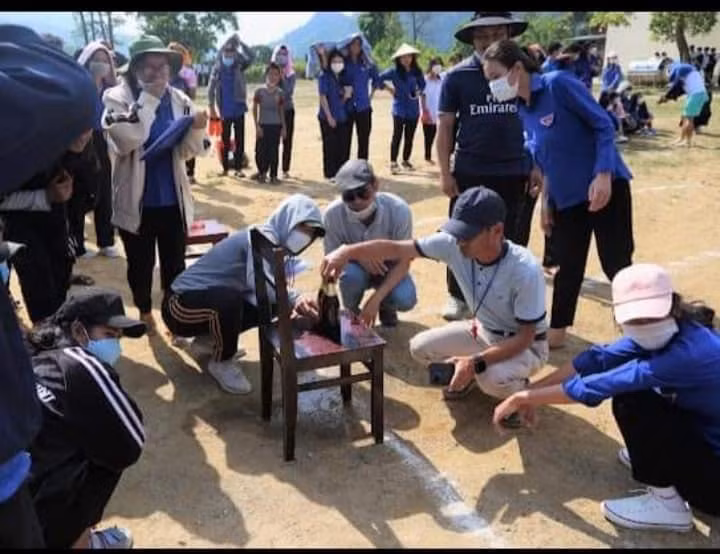 Học mà chơi của thầy trò Trường THCS&THPT Hồng Vân, xã đặc biệt khó khăn của vùng biên giới huyện A Lưới Học mà chơi của thầy trò Trường THCS&THPT Hồng Vân, xã đặc biệt khó khăn của vùng biên giới huyện A Lưới