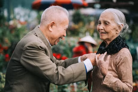 Gioi tre ghen ty voi khoanh khac hanh phuc cua 