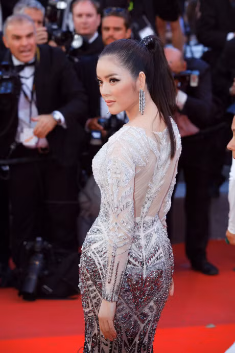 Ly Nha Ky gay bat ngo voi ve dep huyen bi tua Cleopatra tai Cannes - Anh 2