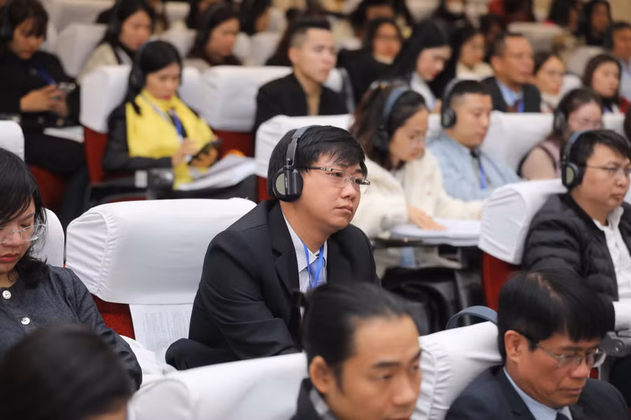 Các chuyên gia tham dự hội thảo. Các chuyên gia tham dự hội thảo.