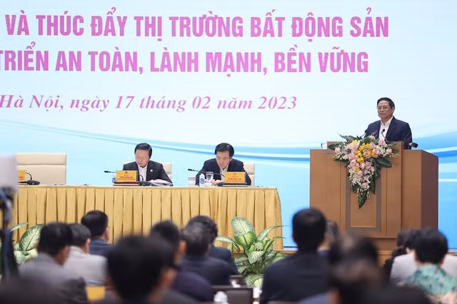 Phát biểu khai mạc Hội nghị, Thủ tướng đề nghị các đại biểu đánh giá khách quan, trung thực tình hình thị trường bất động sản, phân tích kỹ nguyên nhân, nhất là nguyên nhân chủ quan, từ đó đưa ra mục tiêu, quan điểm điều hành, nhiệm vụ, giải pháp, tổ chức thực hiện bảo đảm khả thi, hiệu quả... - Ảnh: VGP/Nhật Bắc
