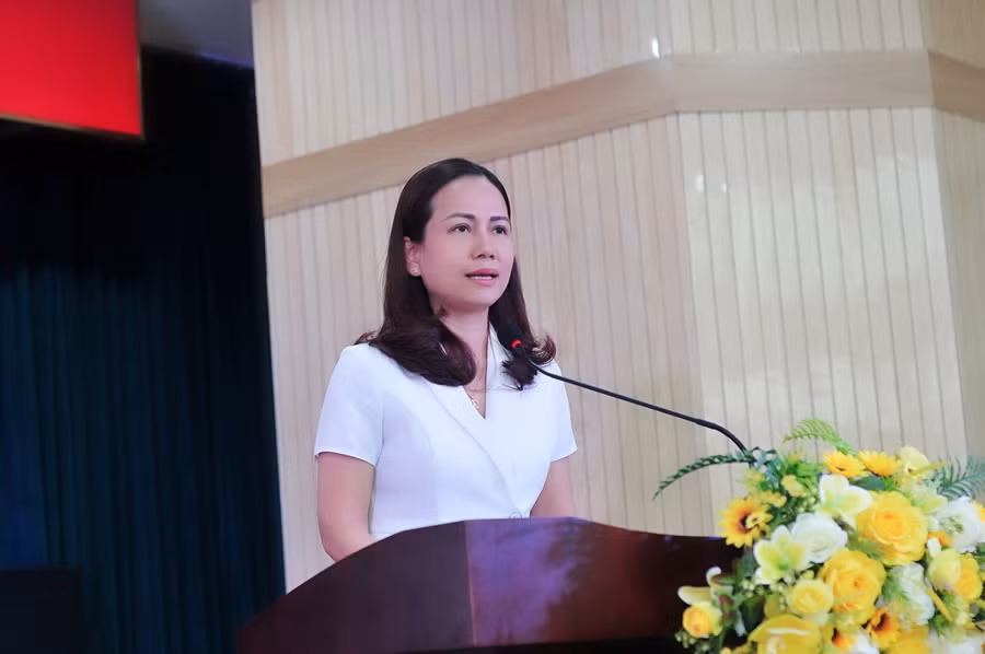 Bà Vương Hương Giang- Trưởng phòng Giáo dục và Đào tạo quận Hoàn Kiếm phát biểu tại sự kiện.