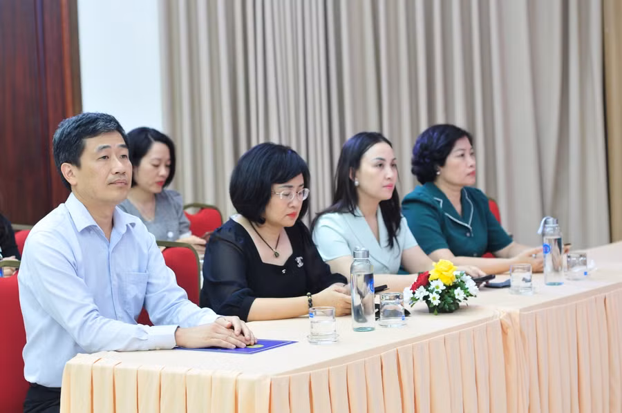 Các đại biểu tham dự.