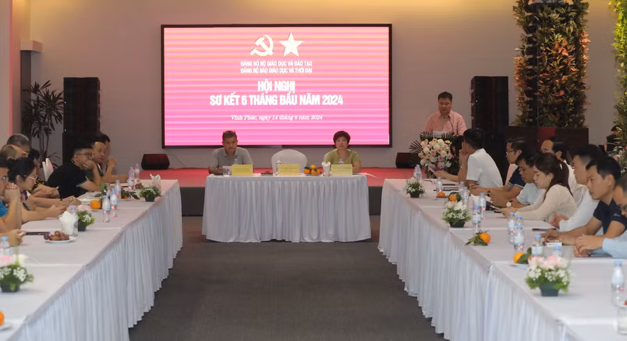 Toàn cảnh hội nghị.