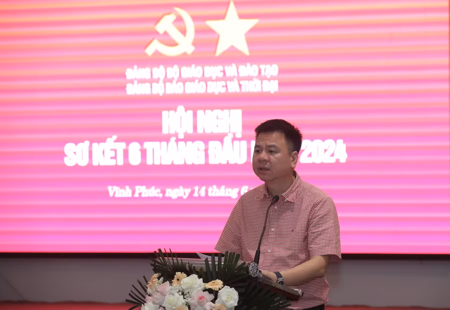 Nhà báo Triệu Ngọc Lâm – Bí thư Đảng ủy, Tổng biên tập Báo Giáo dục và Thời đại phát biểu tại Hội nghị.