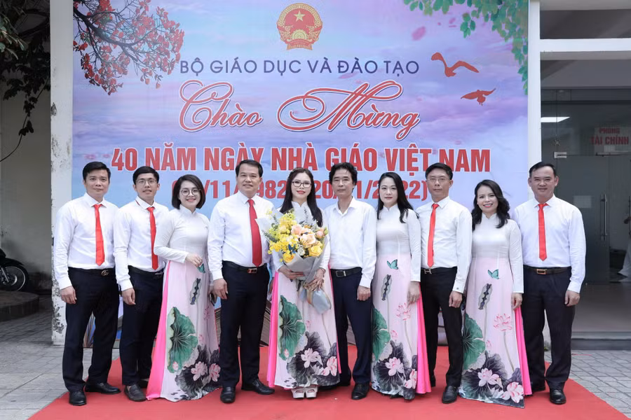 Các ca sĩ, diễn viên không chuyên tự tin sau khi hoàn thành phần dự thi của mình. Các ca sĩ, diễn viên không chuyên tự tin sau khi hoàn thành phần dự thi của mình.