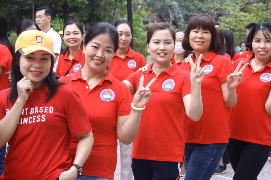 Cán bộ, giảng viên, nhân viên Học viện Quản lý giáo dục tham gia giải thể thao công đoàn.