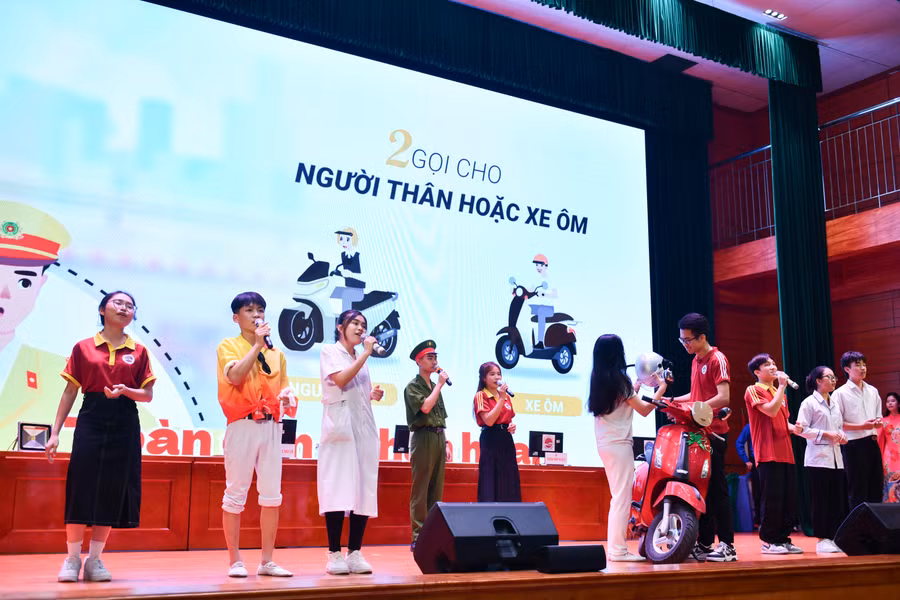 Các tiểu phẩm tham dự của các đội thi đã mang đến nhiều cảm xúc cho khán giả, cũng như truyền tải nhiều thông điệp về ATGT. Các tiểu phẩm tham dự của các đội thi đã mang đến nhiều cảm xúc cho khán giả, cũng như truyền tải nhiều thông điệp về ATGT.