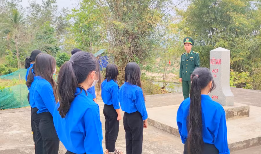 Qua mỗi tiết học, các em nâng cao nhận thức về chủ quyền, lãnh thổ Quốc gia.