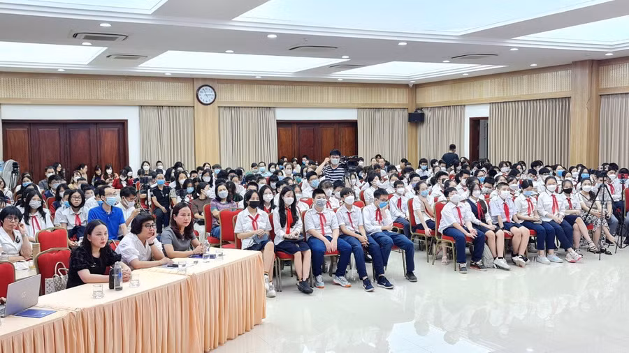 Toàn cảnh toạ đàm.