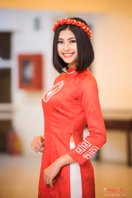 Hoa hau bien 2016 Dao Thi Ha: Hon nhien 