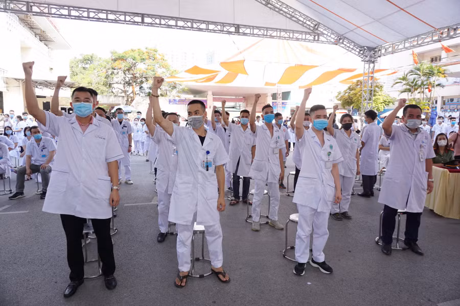 Đoàn công tác tỉnh Quảng Ninh lên đường hỗ trợ Bắc Giang chống dịch. Ảnh: Trung tâm Truyền thông Quảng Ninh.