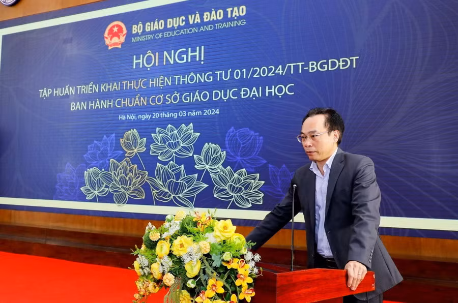 Thứ trưởng Bộ GD&amp;ĐT Hoàng Minh Sơn phát biểu tại hội nghị.
