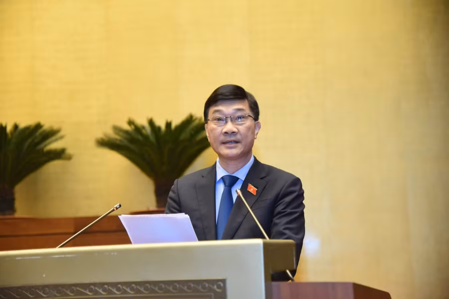 Chủ nhiệm Ủy ban Kinh tế của Quốc hội Vũ Hồng Thanh trình bày Báo cáo thẩm tra Chủ trương đầu tư Dự án xây dựng công trình đường bộ cao tốc Bắc - Nam phía Đông giai đoạn 2021-2025