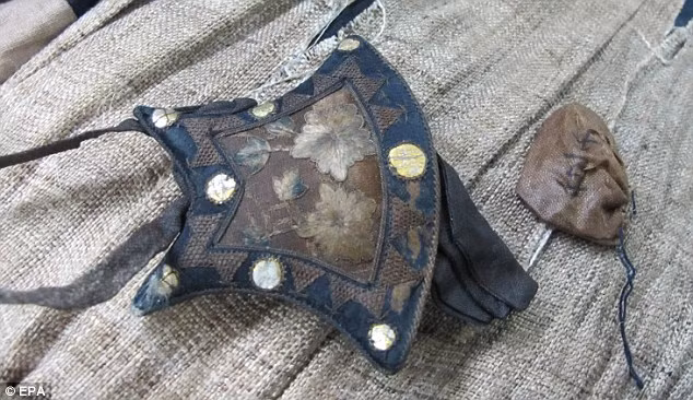 A satchel and ornaments worn by and buried with the Joseon Dynasty woman whose remains were found at an industrial complex site Read more: http://www.dailymail.co.uk/news/worldnews/article-1278040/500-year-old-remains-Korean-woman-discovered-handbag.html#ixzz0ntYPGtLA