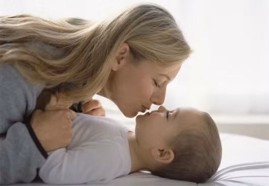 Oxytocin tiết ra trong quá trình cho con bú. (Ảnh: Daily Mail)