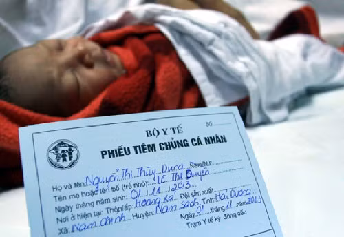 Phiếu tiêm chủng của bé